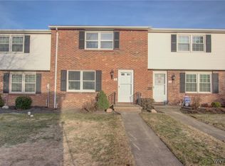 15 Wimbledon Ln, West Seneca, NY 14224