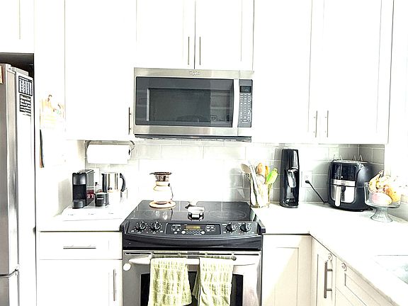 5th image of 142 Elm Ave Floor 1