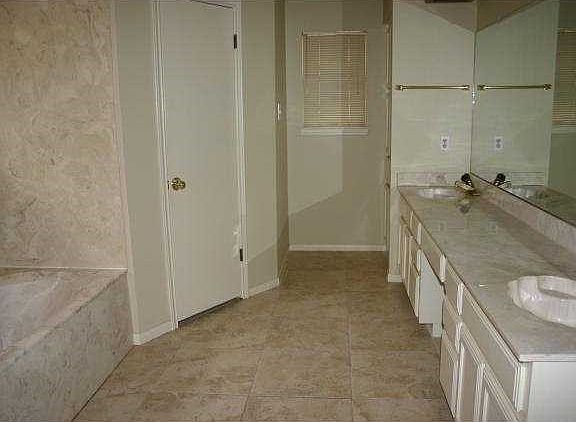 4th image of 10712 Culberson Dr