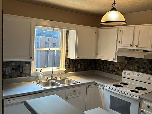 4th image of 4123 Islington Way