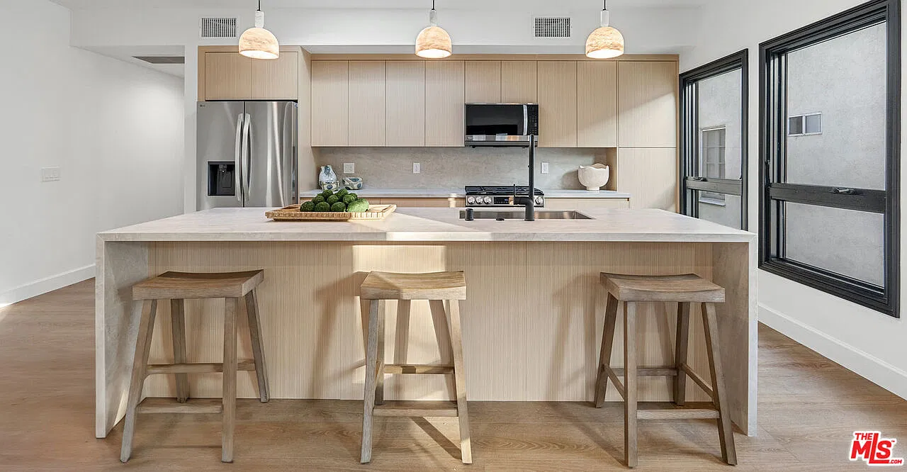 1 bed, 1.0 bath, 750 sqft, $3,995 — Photo 3