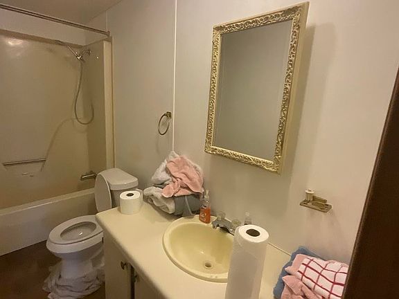 3rd image of 24422 Oliver Dr