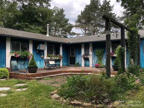 325 W Delhi Rd, Ann Arbor, MI 48103