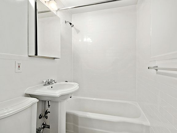 5th image of 336 E 81st St APT 3D