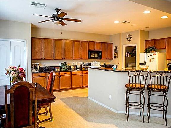 5th image of 324 Plum Horse Ave