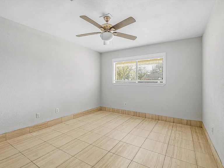 501 Ladd St — Photo 16