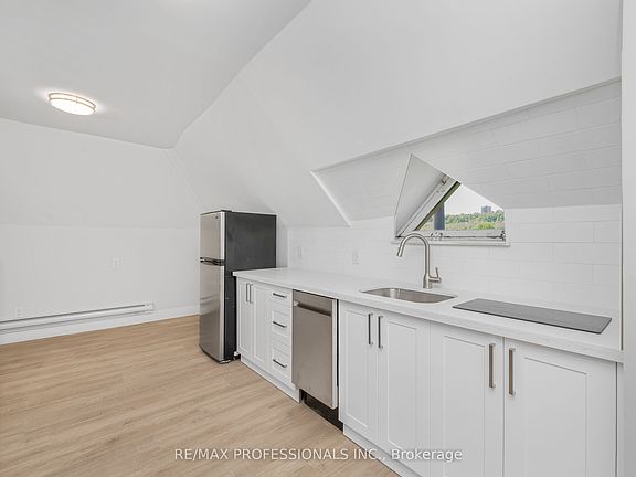3rd image of 388 Wilson St #3
