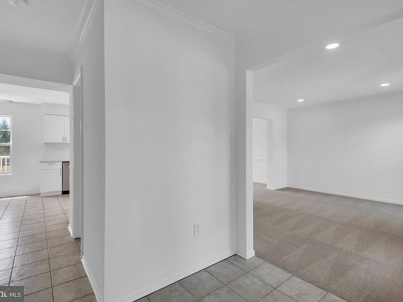 5th image of 55 Fox Rock Dr