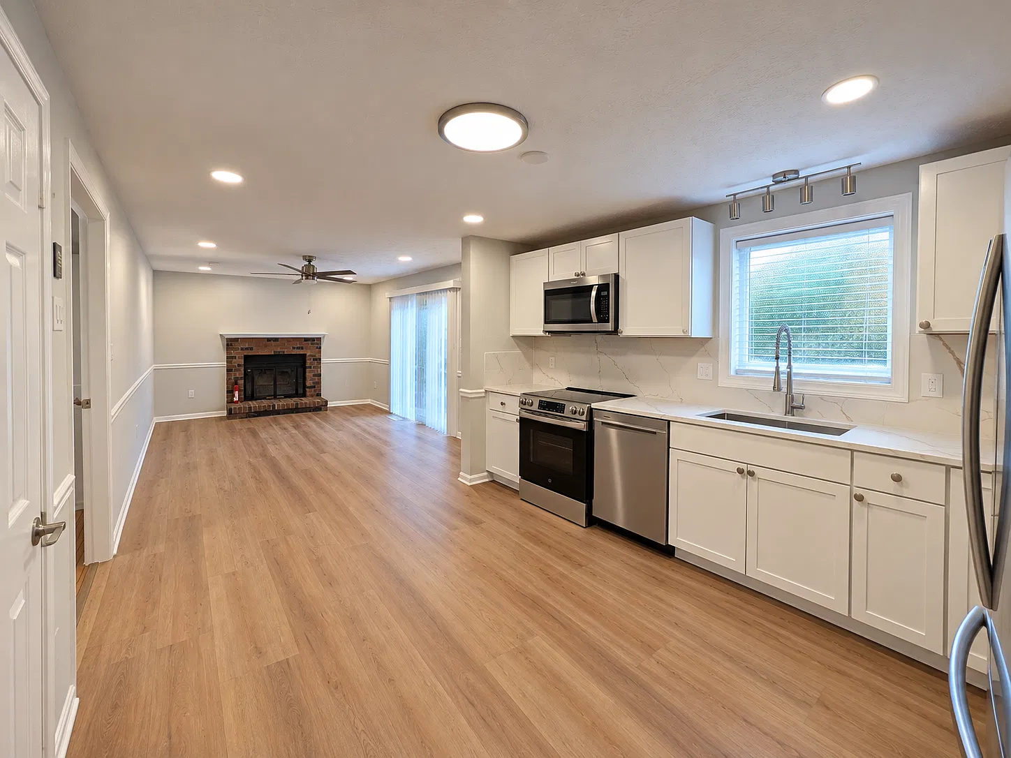 9629 Locust Hill Dr — Photo 3