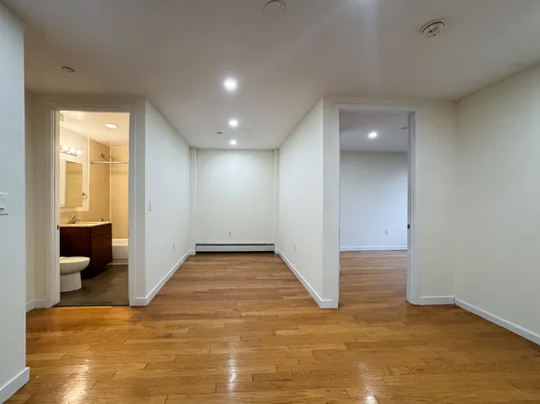 924 Metropolitan Avenue image 6 of 36