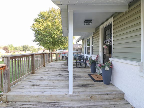 5th image of 1104 Walcrest Dr