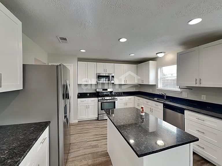 14006 Honey Bee Ct — Photo 3