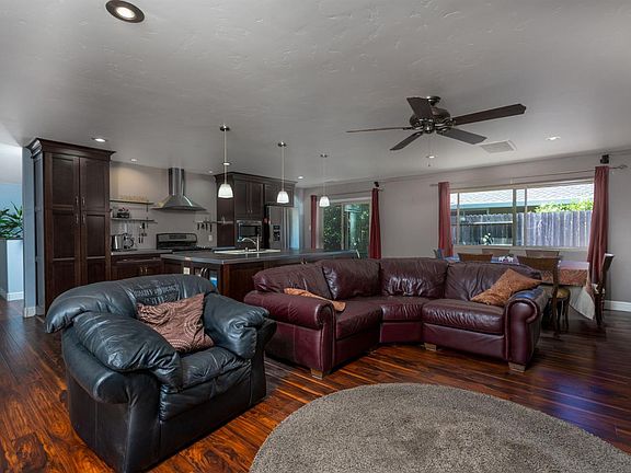 5th image of 811 Riverview Ct