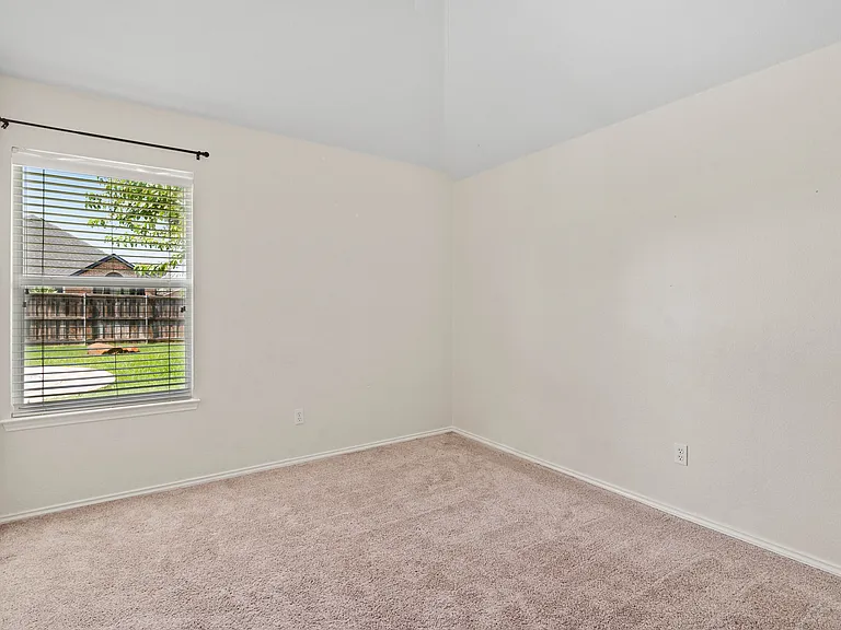 1703 Nightingale Ln — Photo 16