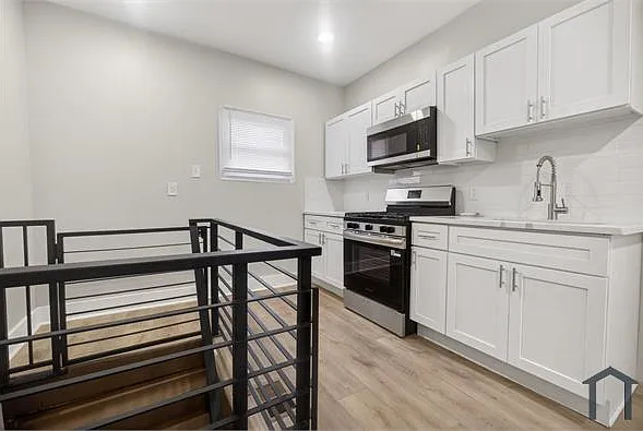 5437 Webster St — Photo 4
