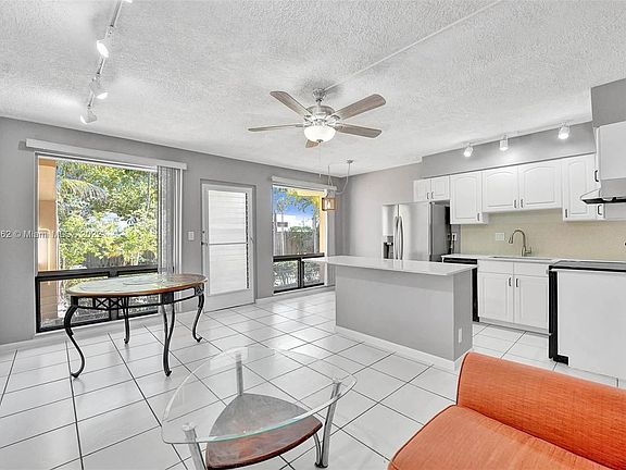 4th image of 2624 NE 30th Pl #104B