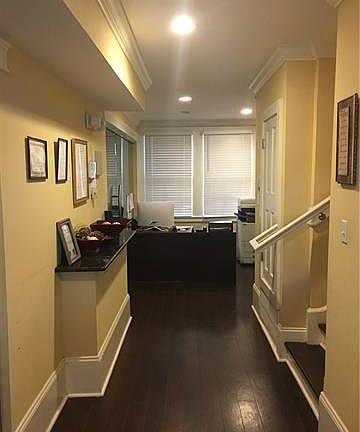 3rd image of 3301 Lasalle St
