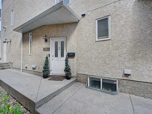 2412 N Kensington Rd NW #2, Calgary, AB T2N 3S1
