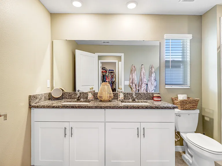 6043 Shiner St — Photo 12