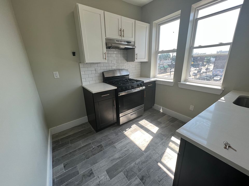1st image of 698 Chancellor Ave #32E