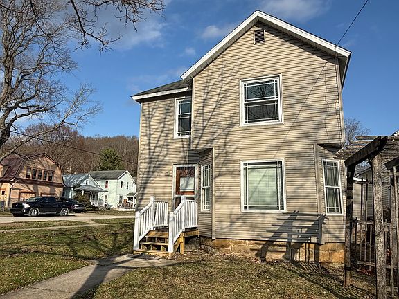 2nd image of 422 N Brown St