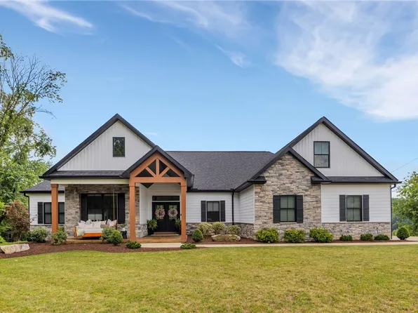 201 Darlan Hill Dr, Pittsburgh, PA 15239