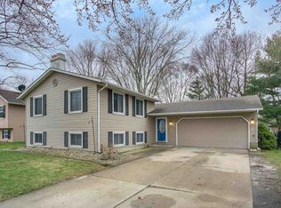 1521 Blanchard Dr, Mishawaka, IN 46544