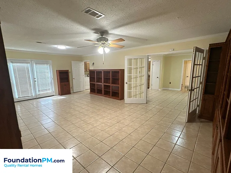 2621 Derbyshire Ave — Photo 8