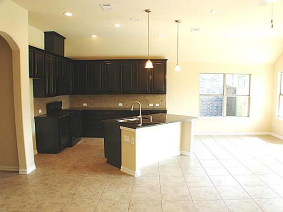 4th image of 2704 Golfview Dr