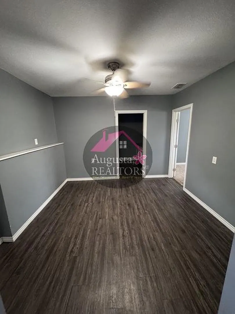Large 4 Bedroom home close to ACU — Photo 3