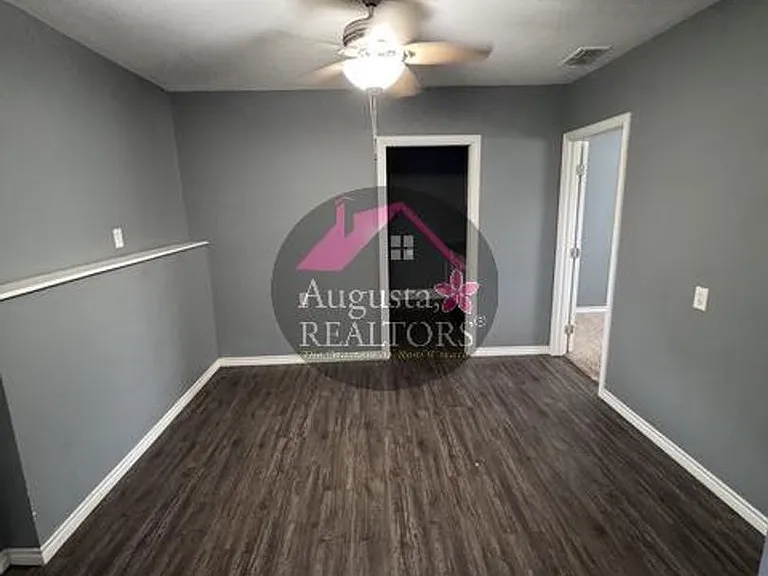 2626 Garfield Ave — Photo 3