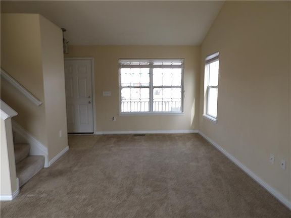 4th image of 1547 Singh St