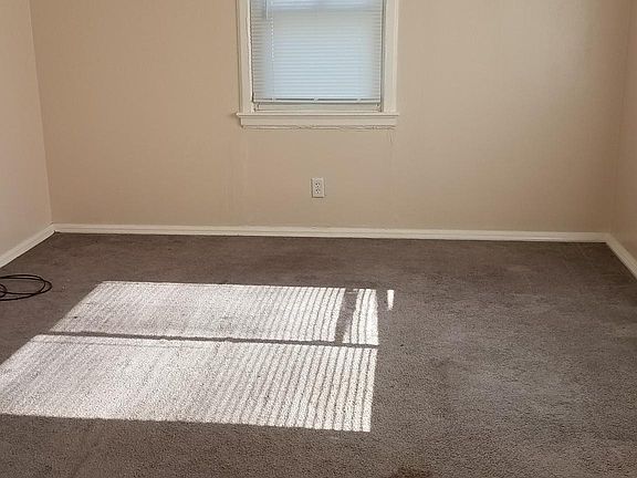 3rd image of 207 N Pierpont Ave