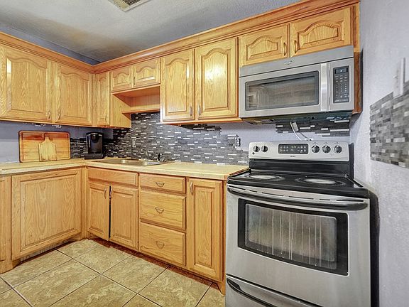 3rd image of 4001 Cedar Spring Dr