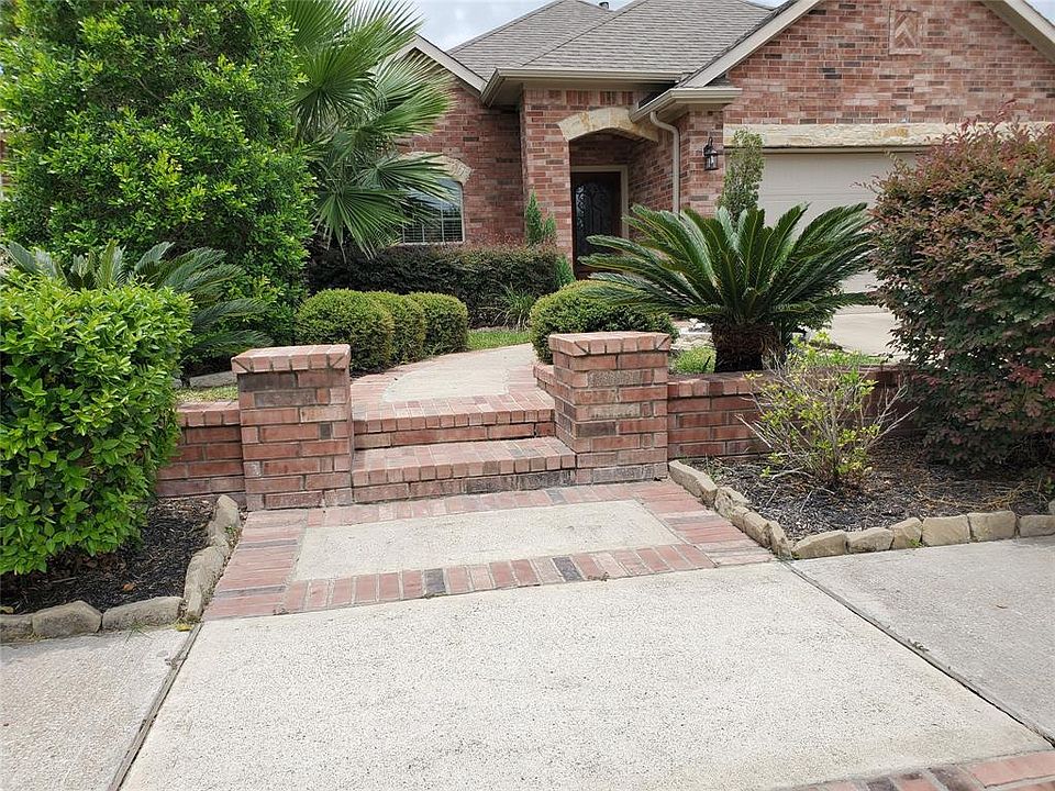 1st image of 18814 Cove Mill Ln