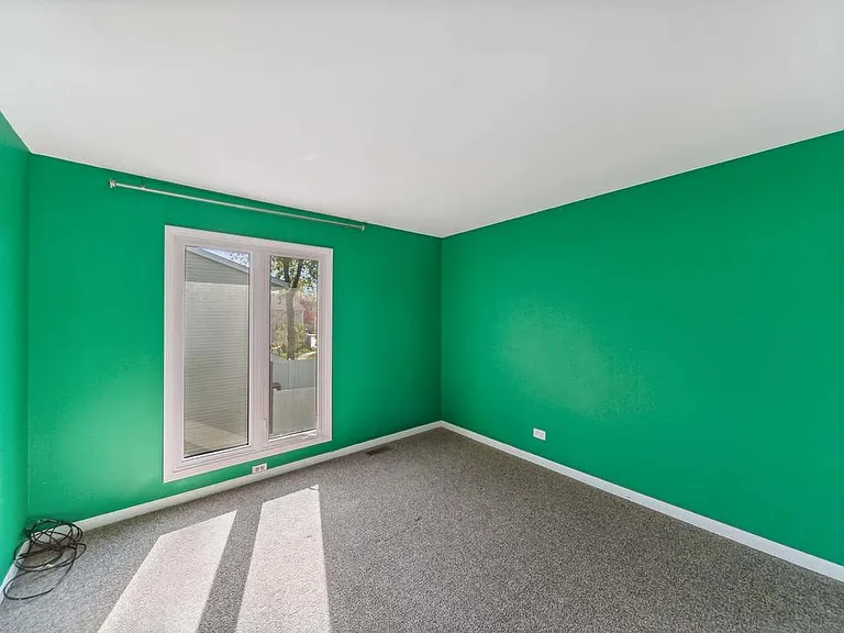 527 Winston Ln — Photo 8