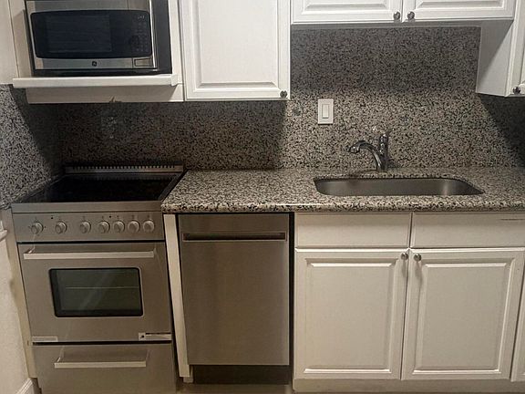 2nd image of 340 NW 19th Street Unit 209