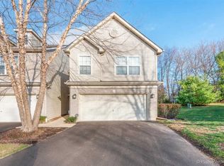 2707 Granite Ct, Crystal Lake, IL 60012