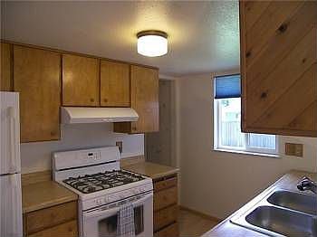 5th image of 703 NE Cottonwood Dr