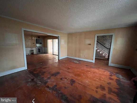 2nd image of 128 Bloomingdale Ave