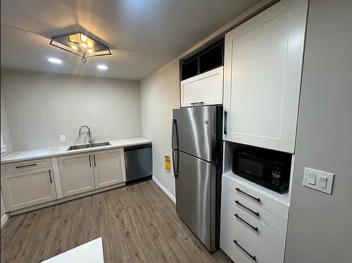 116 N Manhattan Pl Photo 1