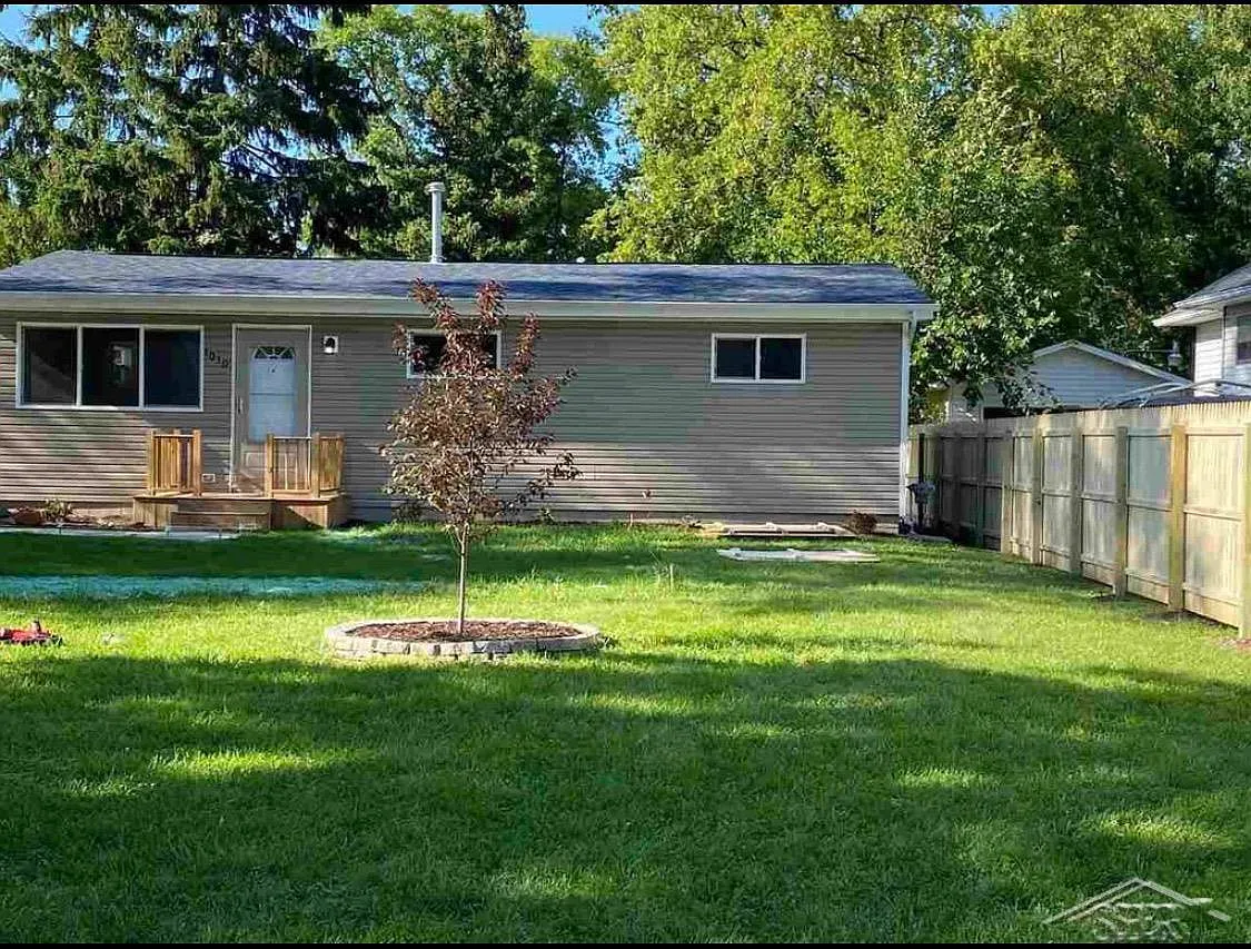1010 Ash St photo 1
