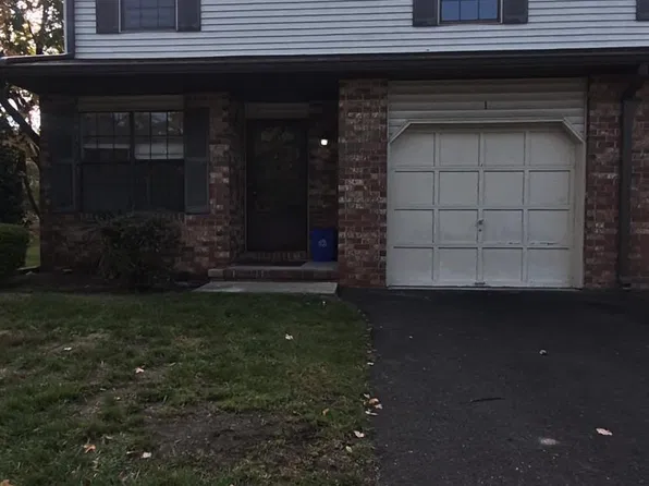 1 Dogwood Dr, Edison, NJ 08820