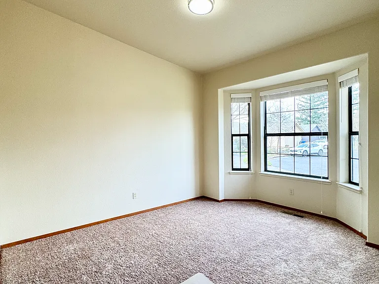 721 William Ct — Photo 4
