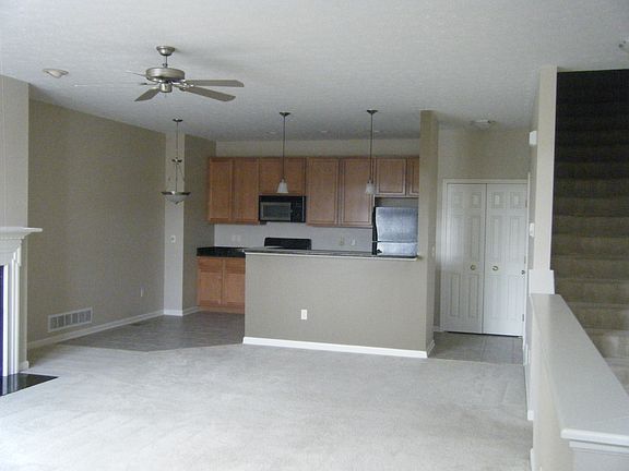 4th image of 313 W Marina Pkwy