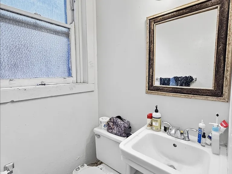 2328 Stratford Ave — Photo 8
