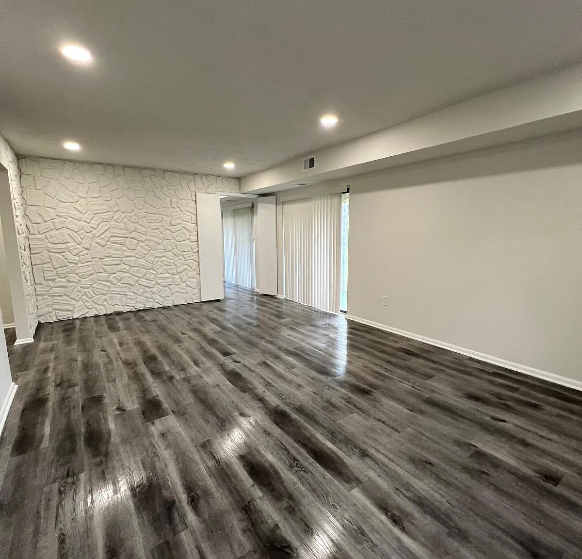 3 bed, 2.5 bath, 1820 sqft, $2,600 — Photo 4