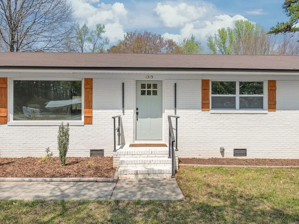 1315 Vickie Ln, Matthews, NC 28104