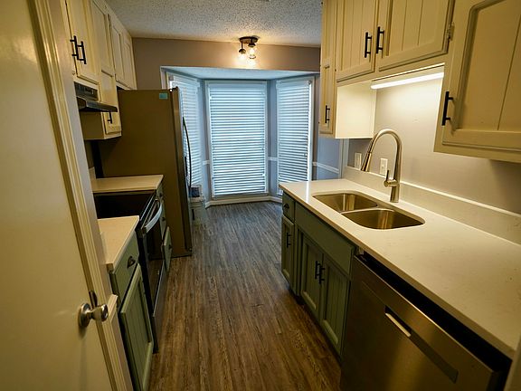 5th image of 338 Jamestown Manor Dr #1
