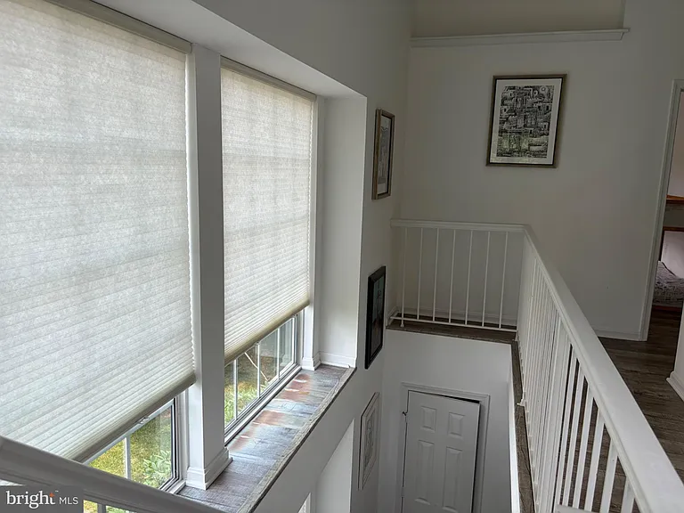 15618 Montview Dr — Photo 16